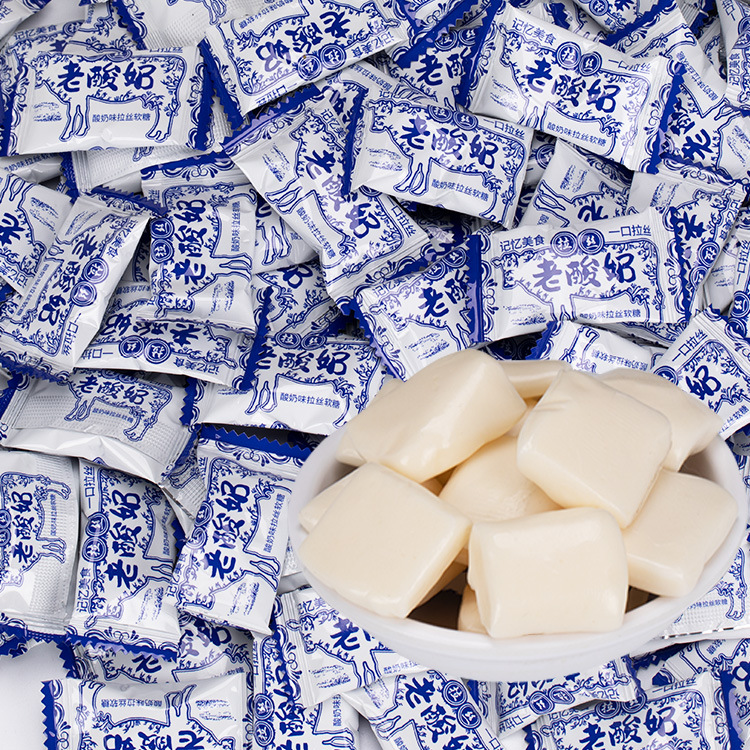 拉丝老酸奶软糖一件代发工厂 小食品批发散装糖果 地摊零食大批发